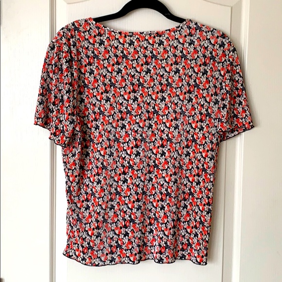 Flower pattern T-shirt - Picture 2 of 3